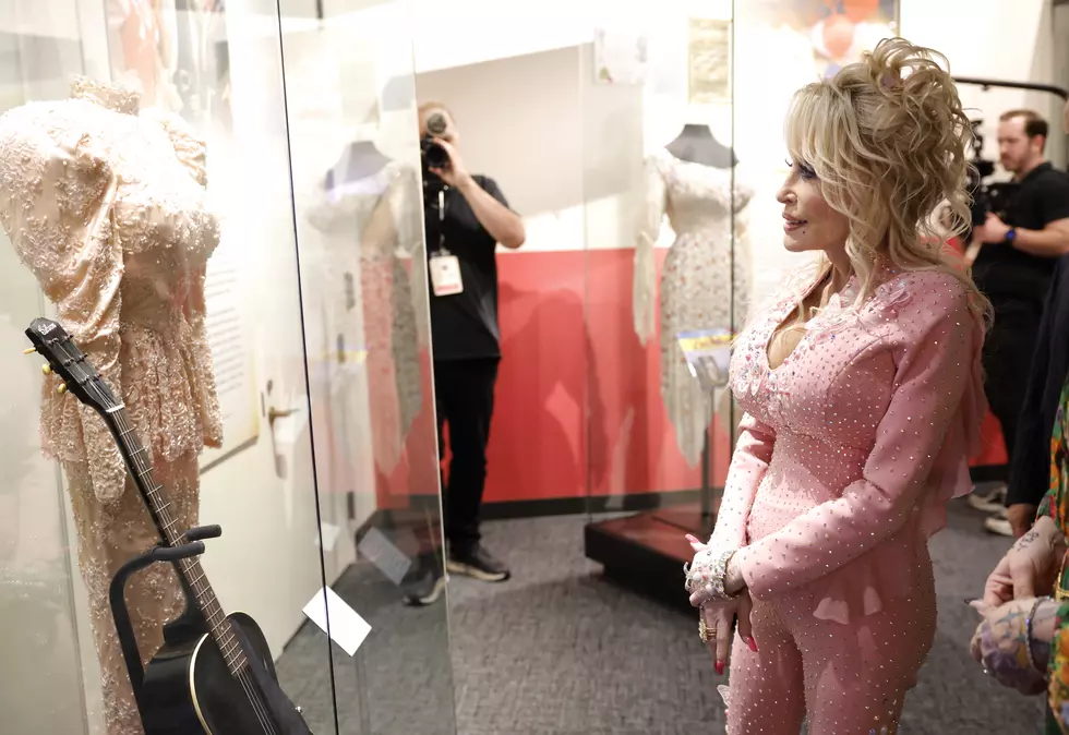 Dolly Parton’s Estate Battle: Manager Seeks Restraining Order Over Alleged Threats