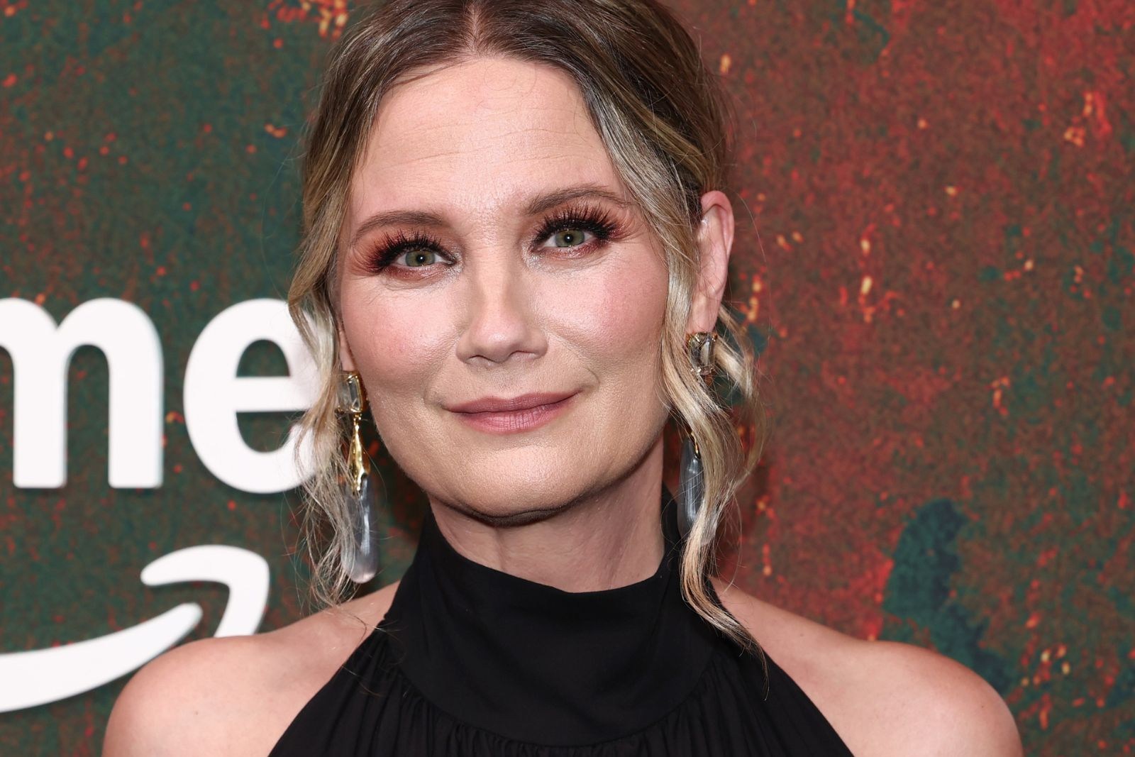 <a href="https://tasteofcountry.com/jennifer-nettles-go-rest-high-on-that-mountain-25th-anniversary-9-11/" target="_blank">Jennifer Nettles Sings in Tribute to Those Who Died on 9/11</a>