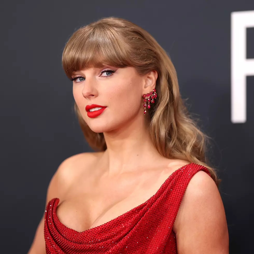 Surprise: Taylor Swift Returns!