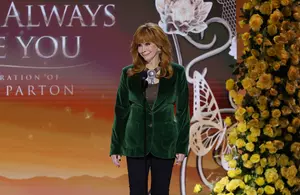 Reba McEntire Honors Dolly Parton at Tribute Concert: WATCH