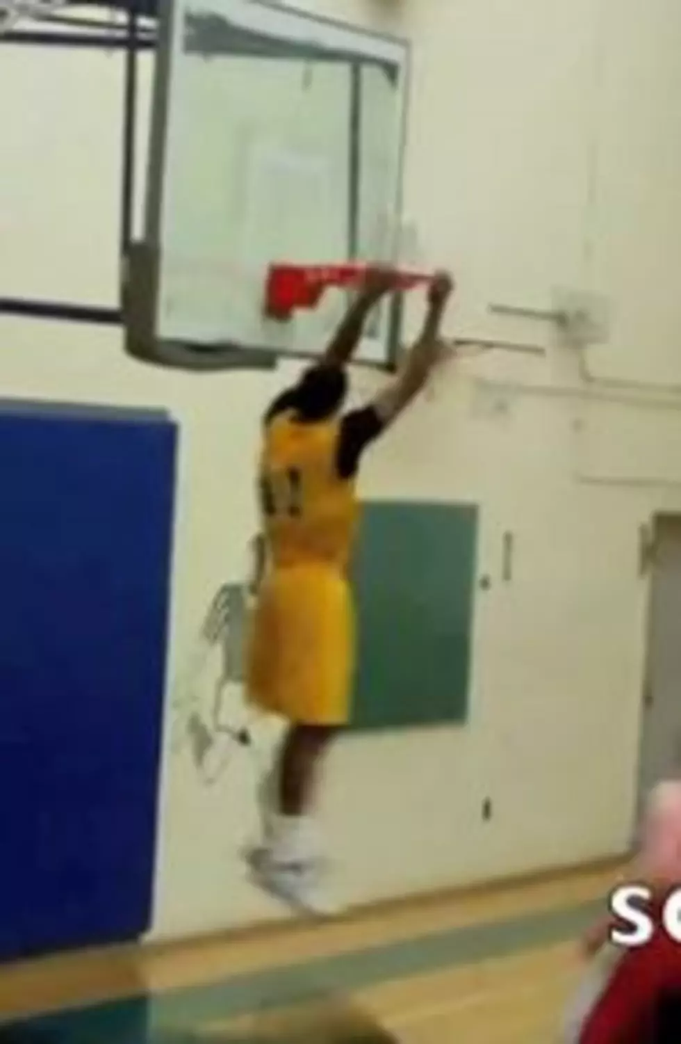 8th Grade Basketball Player Dunks Big Time (VIDEO)