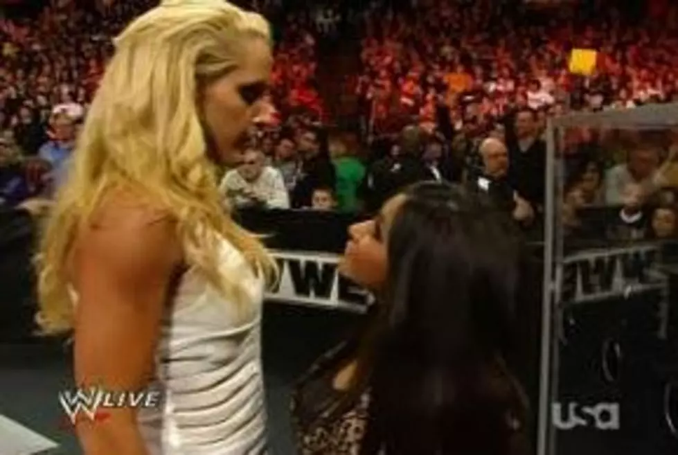 Snooki Rocks WWE Raw