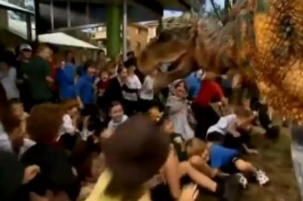Dinosaur Scares Australian School Children [VIDEO]