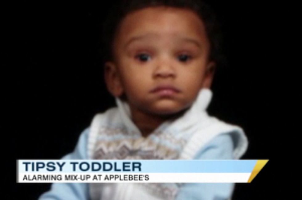 Waiter Serves Toddler Alcohol Instead of Apple Juice (VIDEO)