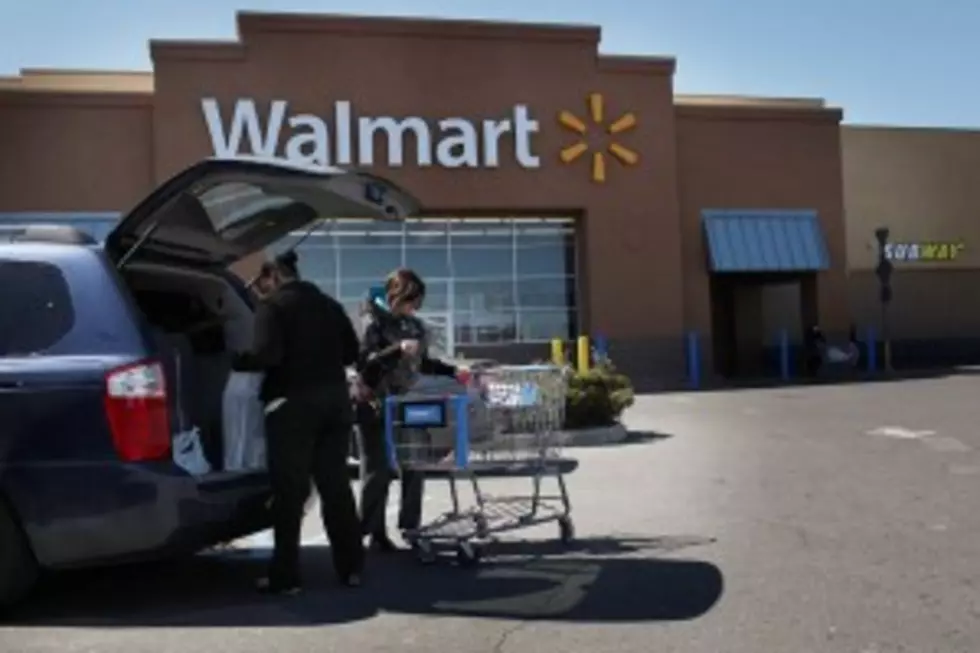 Walmart Shoplifter Goes Crazy After Getting Caught in the Act