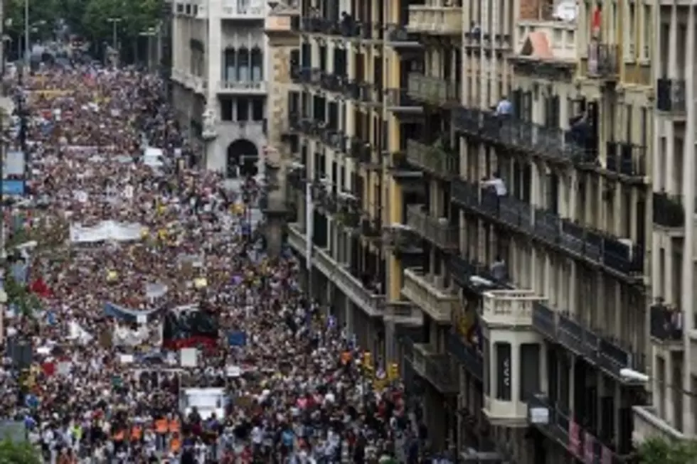 Angry Citizens Wear Diapers in Spanish Protests [VIDEO]