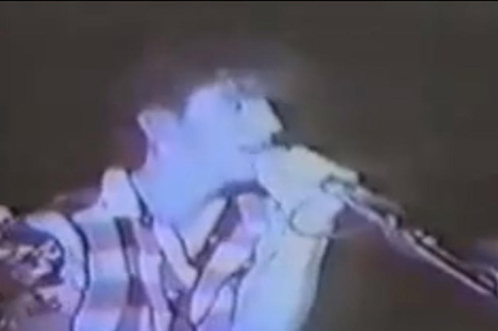 Nine Inch Nails’ Trent Reznor Looks Goofy While Covering Billy Idol’s ‘Eyes Without a Face’ Hit In Recently Unearthed Video [VIDEO]