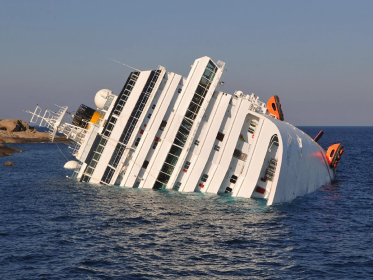 sunk cruise ship italy