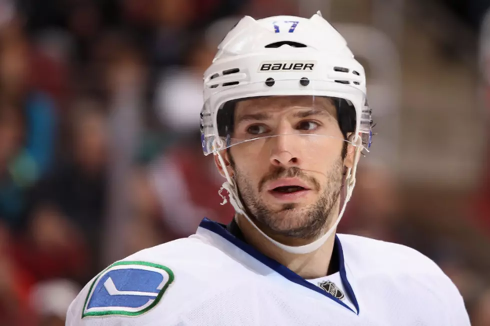 Hockey Playoffs Remind Us Why We Love Ryan Kesler &#8211; Hunk of the Day