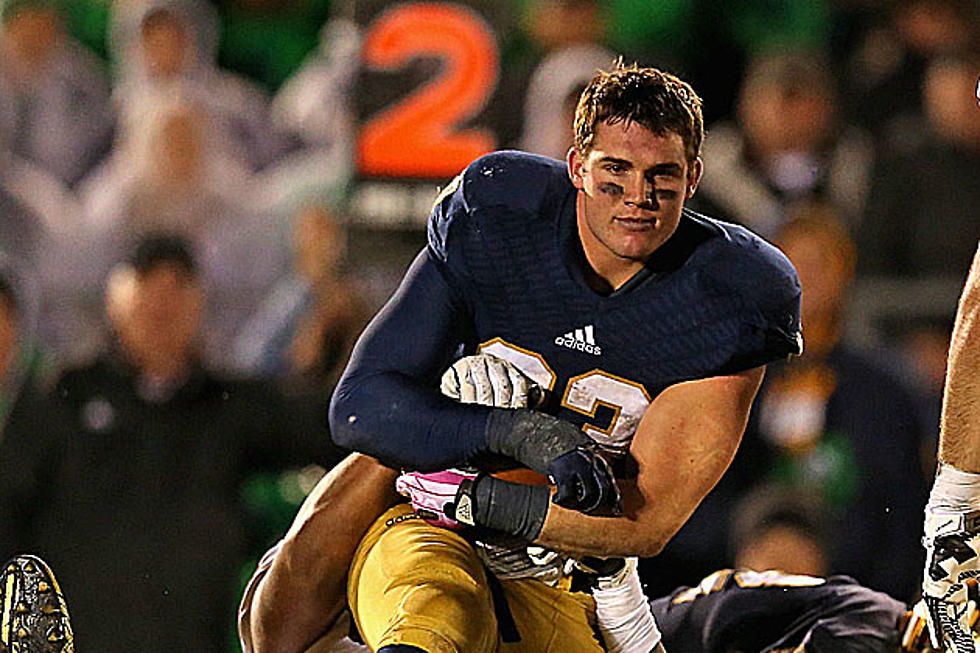 ‘Ridiculously Photogenic Running Back’ Reveals the Beauty of Being a Football Player