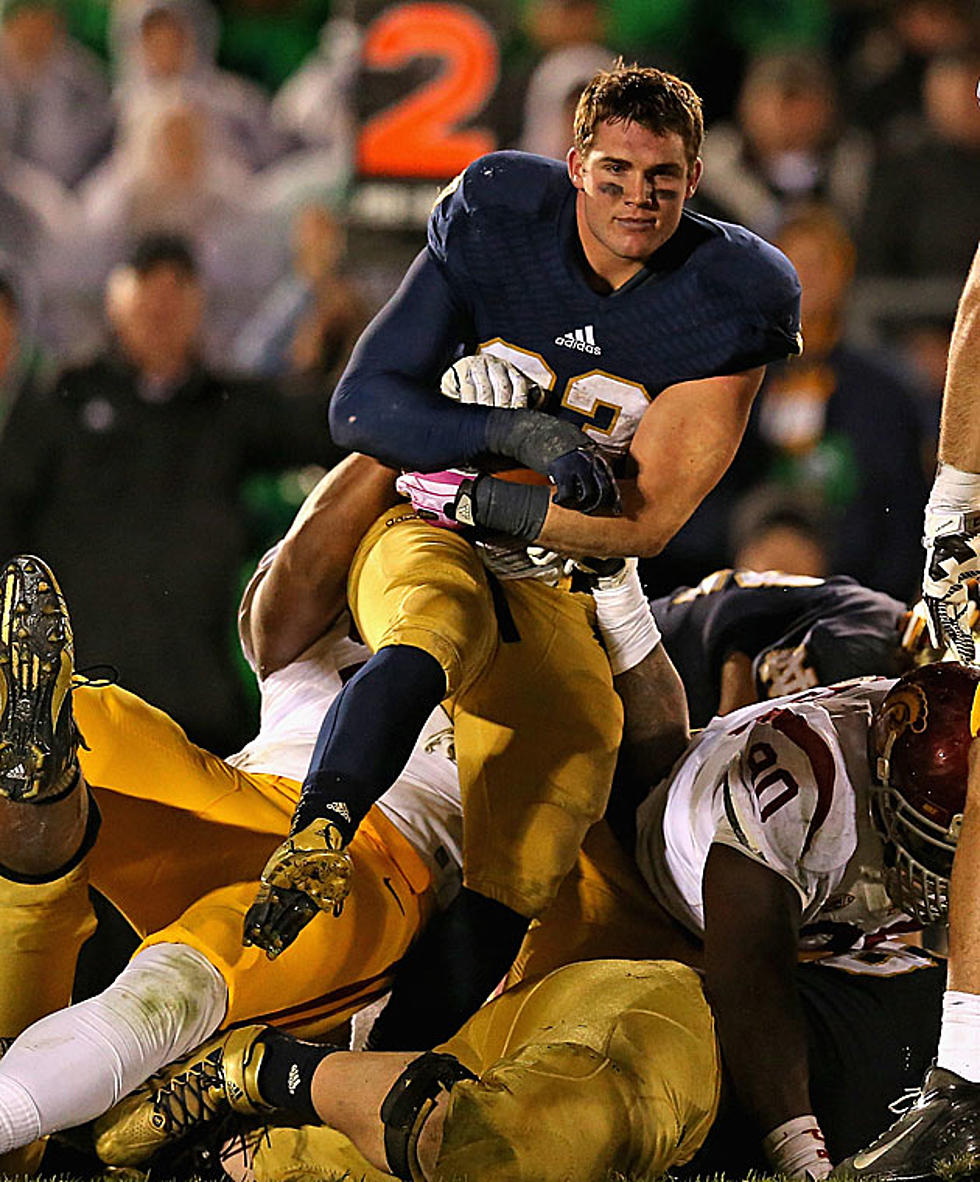 &#8216;Ridiculously Photogenic Running Back&#8217; Reveals the Beauty of Being a Football Player