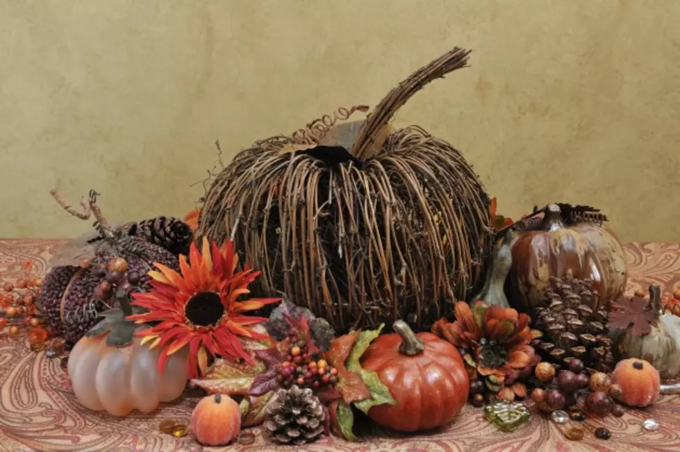 5 Simple Thanksgiving Decorating Ideas &#8212; Pinecones, Pumpkins, Dolls and More