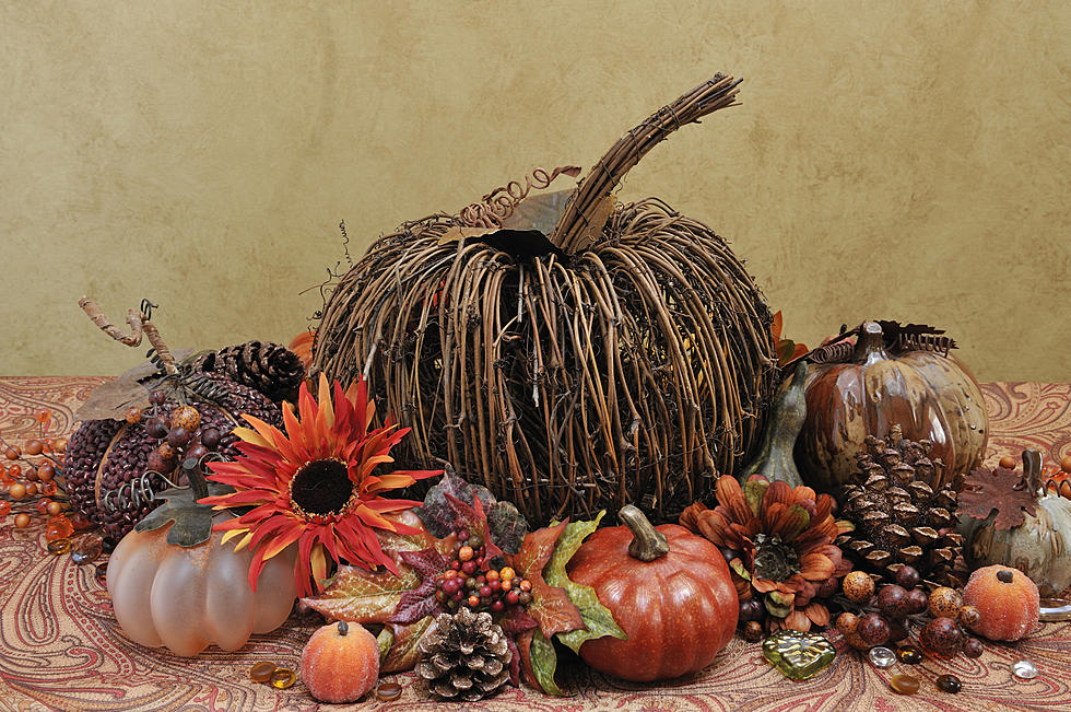 5 Simple Thanksgiving Decorating Ideas — Pinecones, Pumpkins, Dolls and More