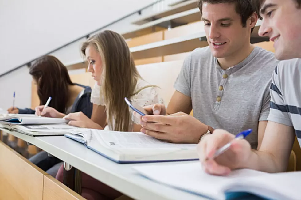 College Students Use Phones During Class, Prepare to Explain F&#8217;s to Angry Parents