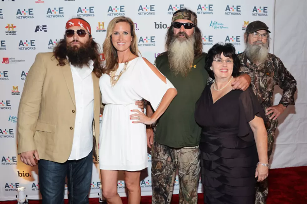 &#8216;Duck Dynasty&#8217; Star Phil Robertson Makes Controversial Claims in Interview