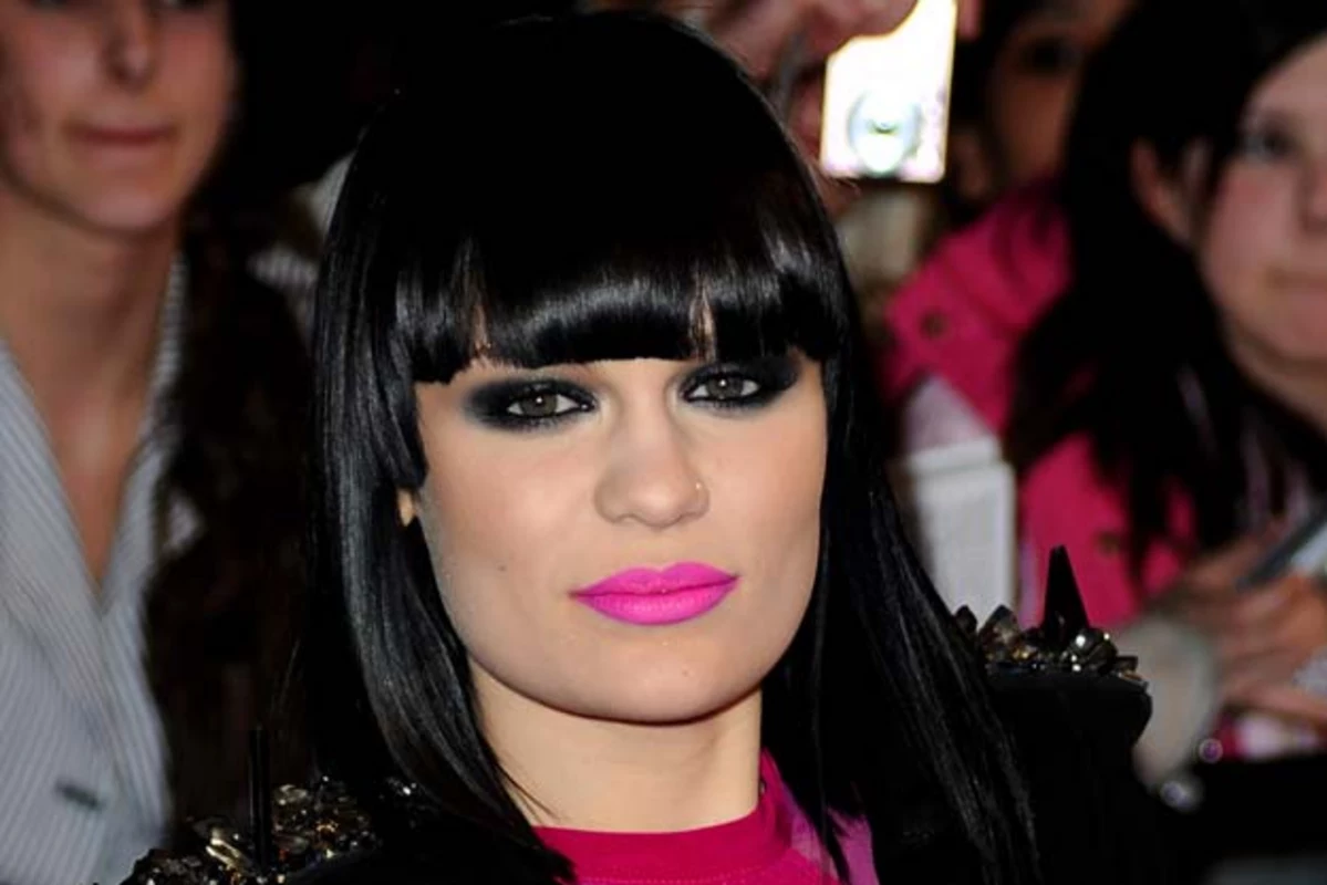 Jessie J Reveals Darker Side In Tim Burton Inspired ‘nobodys Perfect Video 