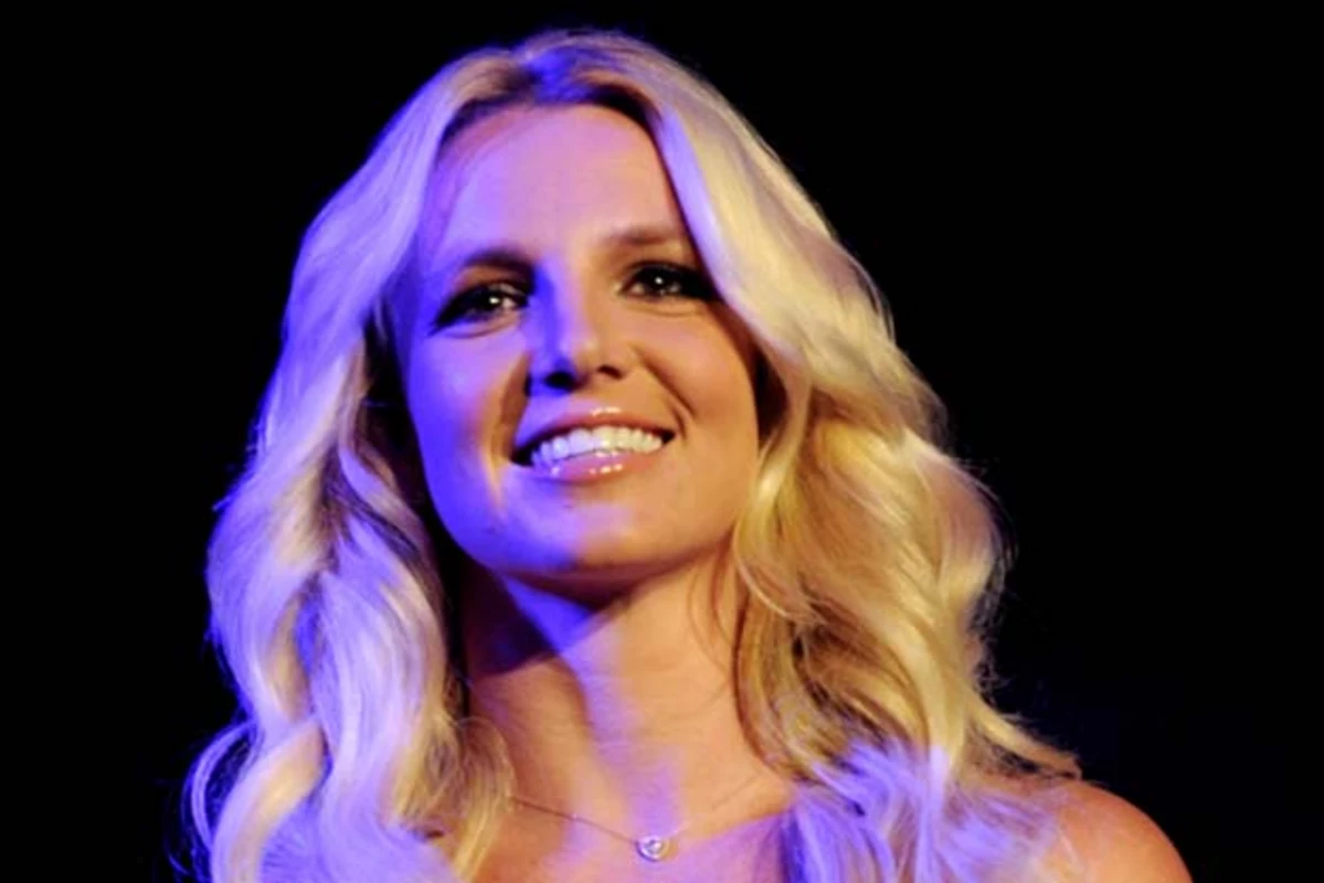 Britney Spears Graces Cover of Harper’s Bazaar … This Time Fully Clothed