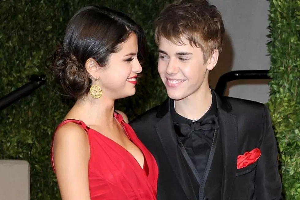 Justin Bieber Smooches Selena Gomez at 2011 Billboard Music Awards