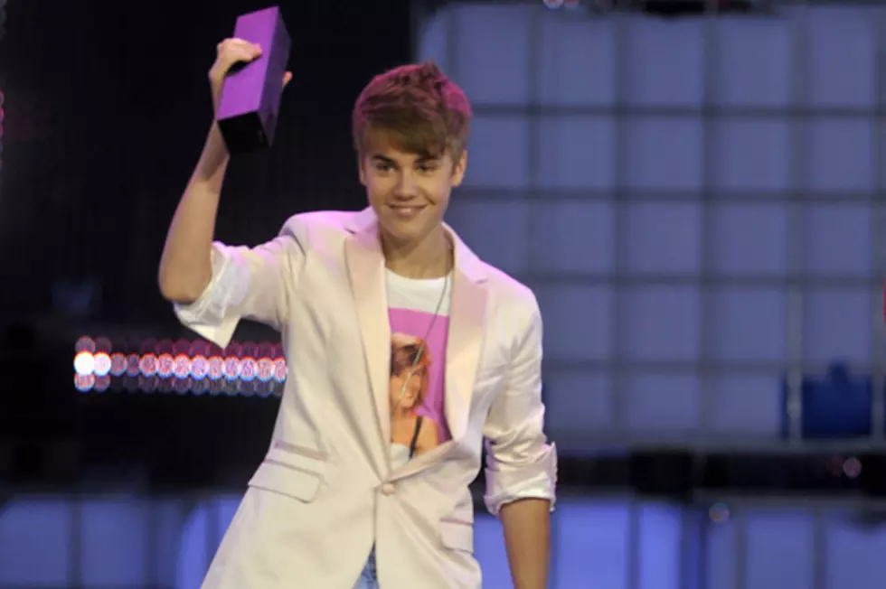 Justin Bieber Wins Award for Ur Fave Artist at 2011 MuchMusic Video Awards