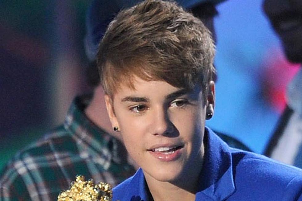 Justin Bieber Sports Studded Earrings at 2011 MTV Movie Awards