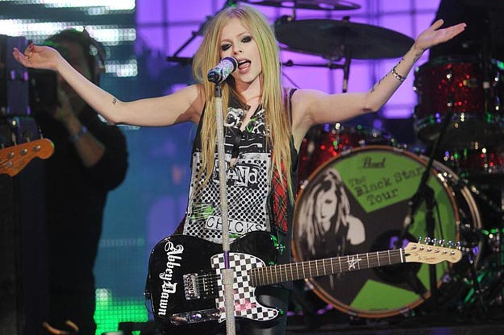 Avril Lavigne Drops &#8216;F&#8217; Bomb During MuchMusic Awards Performance of &#8216;What the Hell&#8217;