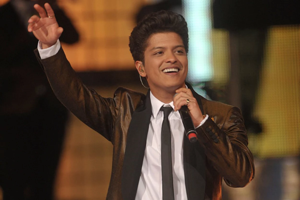 Bruno Mars Brings Doo-Wop to the 2011 MuchMusic Video Awards With 'Just the  Way You Are' Performance