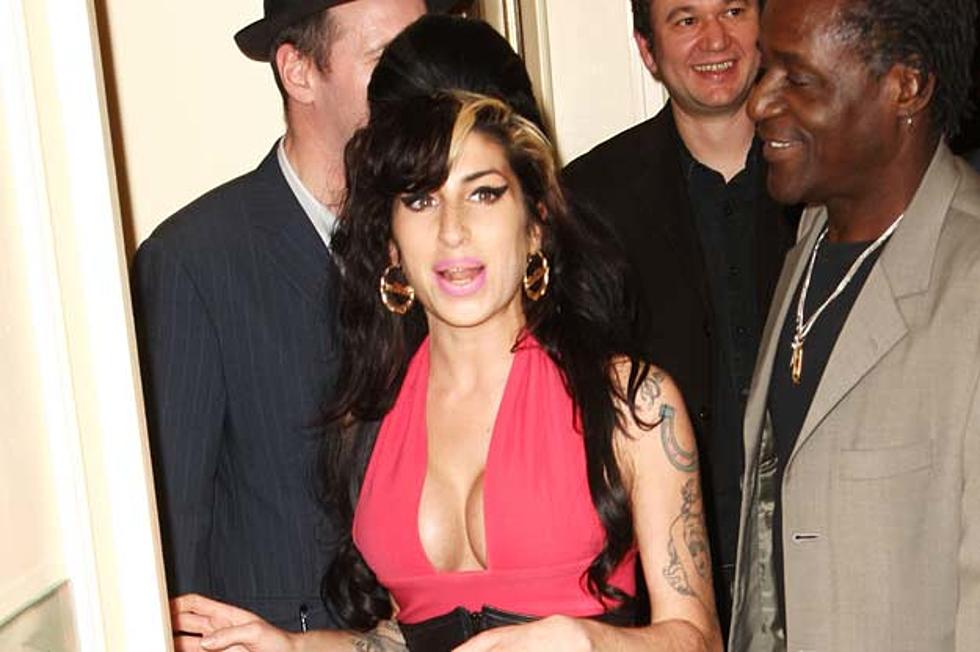 Was Amy Winehouse&#8217;s Cell Phone Hacked?