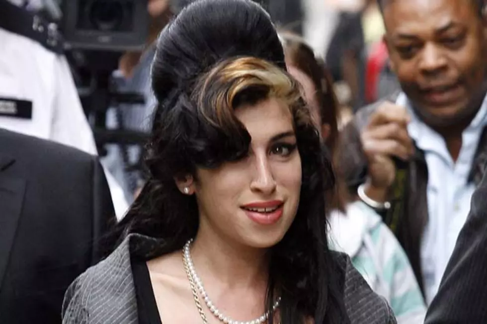 Amy Winehouse&#8217;s Father Gives Her Possessions to Fans