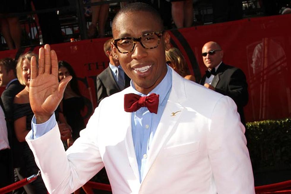 Life is Good for Raphael Saadiq in &#8216;Movin&#8217; Down the Line&#8217; Video