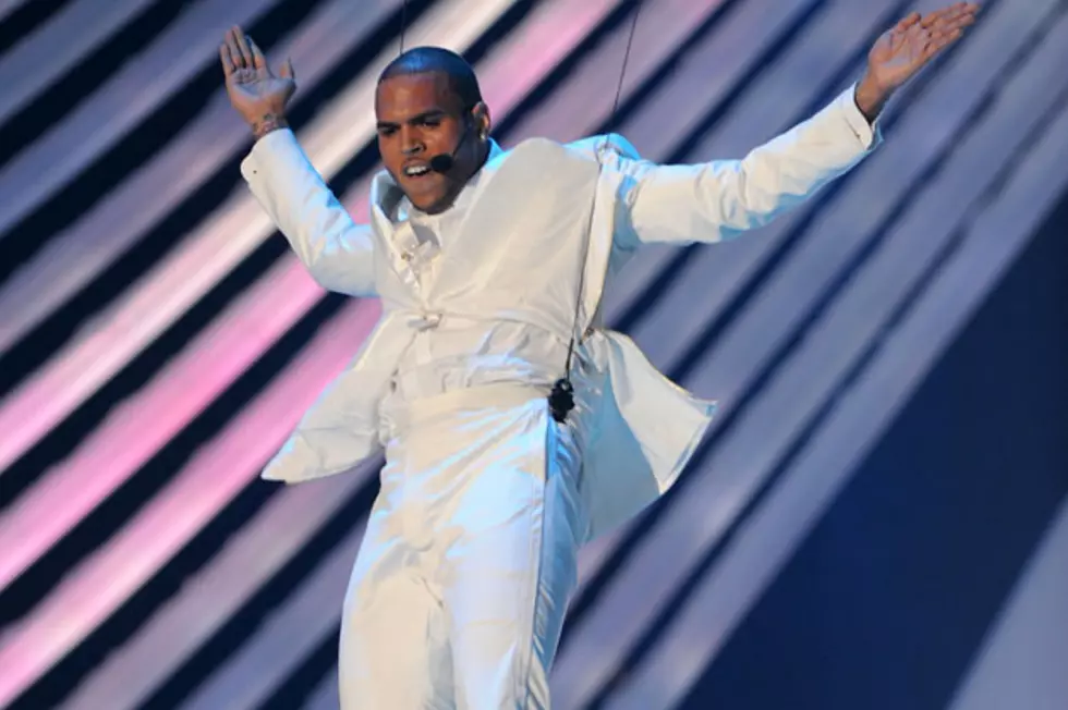 Chris Brown Soars Over Crowd During Medley of Hits at the 2011 MTV VMAs