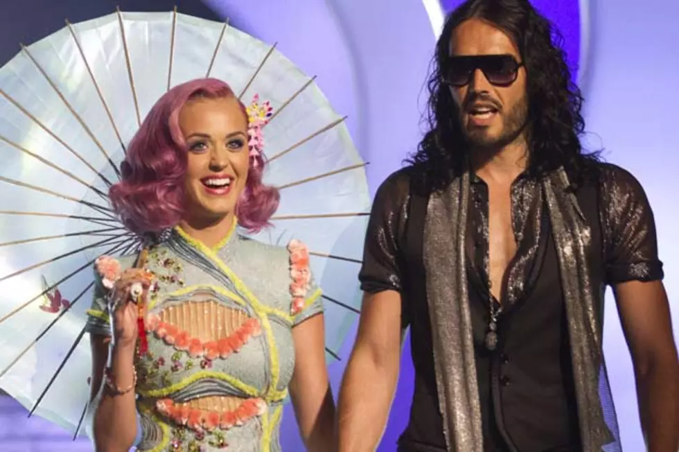 Katy Perry and Russell Brand Romance Each Other at the 2011 VMAs