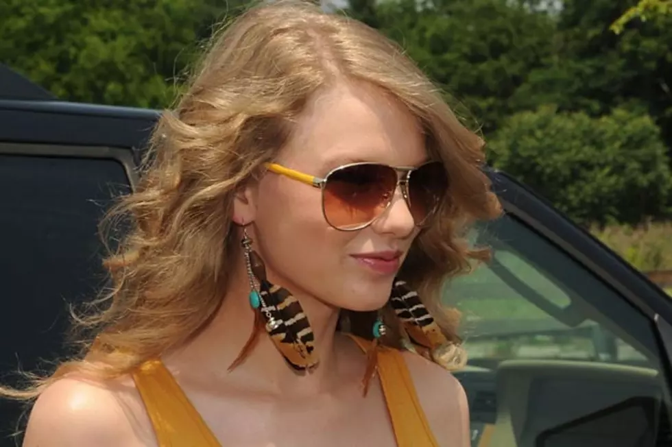 Taylor Swift Plays a Song for All the &#8216;Chaperone Dads&#8217;