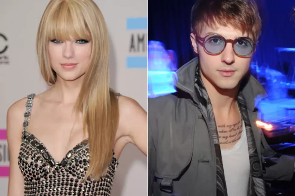 Taylor Swift and Hot Chelle Rae Perform &#8216;Tonight Tonight&#8217; Live in LA