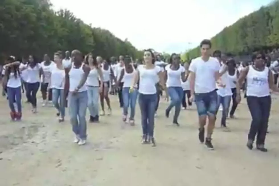 Beyonce Fans Break Into Flash Mob in Paris