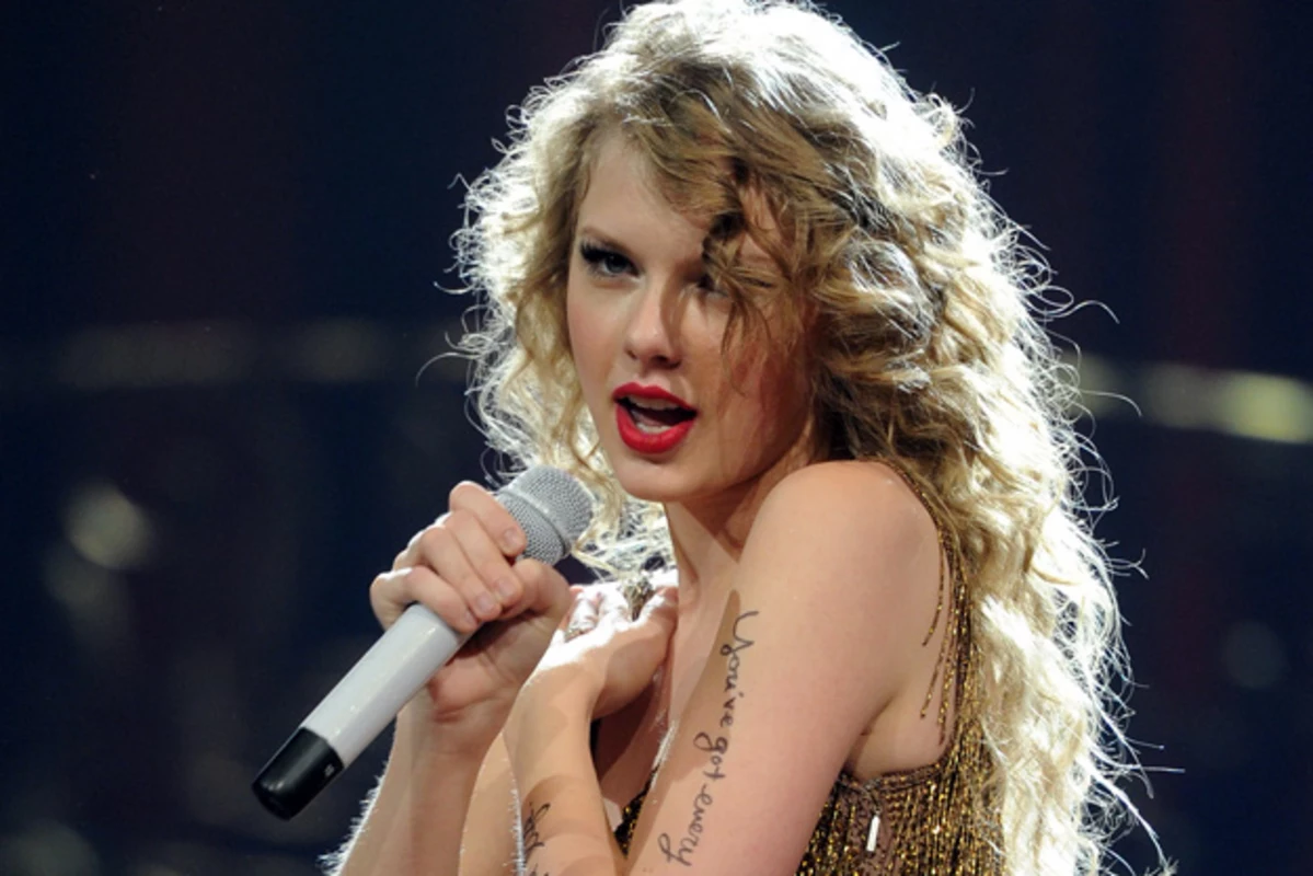 Taylor Swift Announces Speak Now World Tour CD + DVD