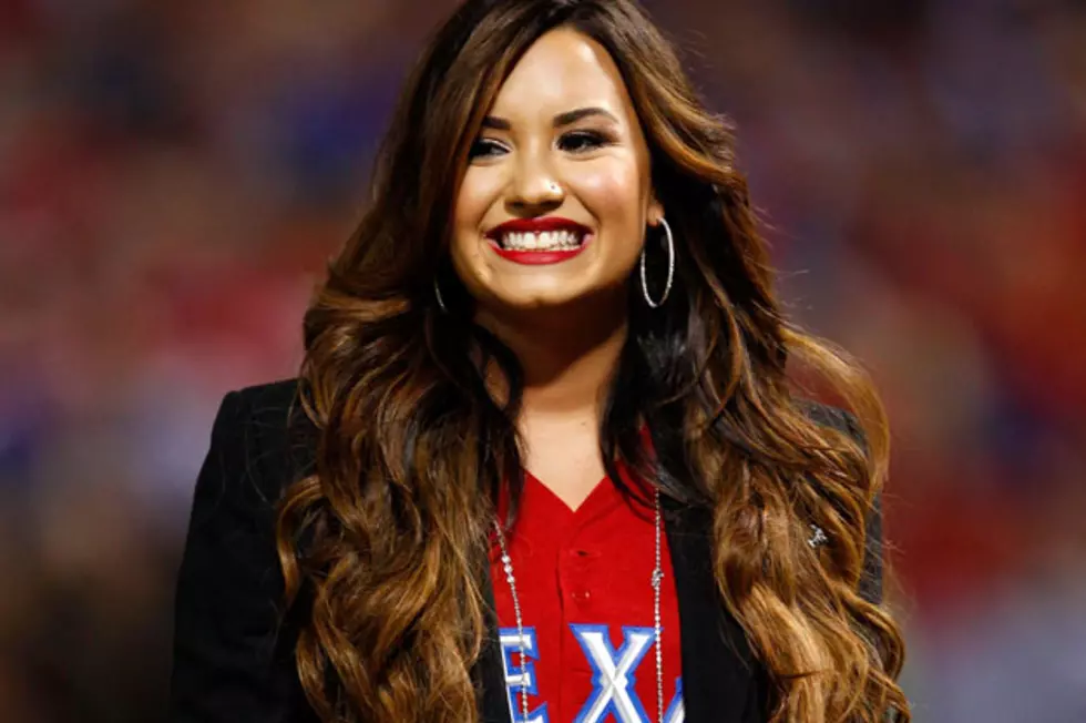 Demi Lovato Sings the National Anthem at 2011 World Series