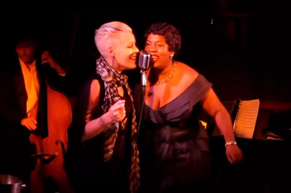 Pink Performs Impromptu Rendition of &#8216;Summertime&#8217;