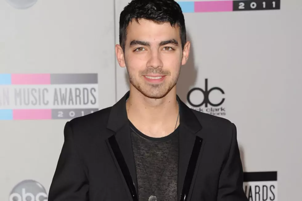 Joe Jonas Reveals Seven Things Guys Notice About a Girl&#8217;s House