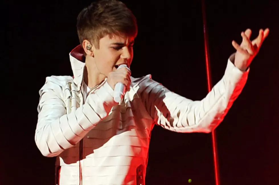 Justin Bieber Brings Holiday Cheers at the 2011 American Music Awards