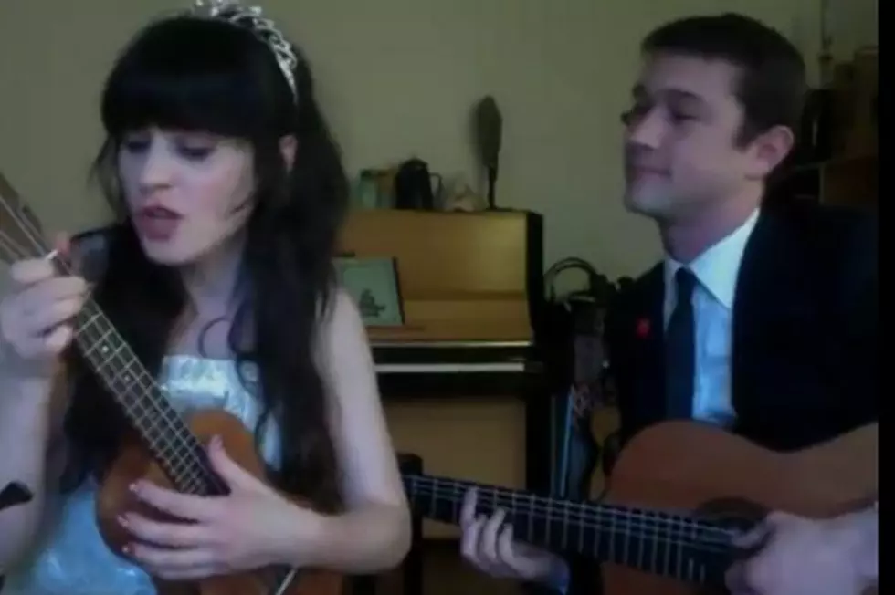 Zooey Deschanel + Joseph Gordon-Levitt Duet on ‘What Are You Doing New Year’s Eve?’