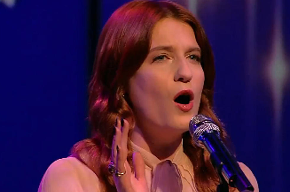 Florence + the Machine Perform &#8216;Shake It Out&#8217; on &#8216;The View&#8217;