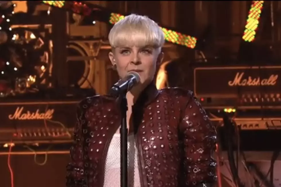 Robyn Performs &#8216;Call Your Girlfriend&#8217; and &#8216;Dancing on My Own&#8217; on &#8216;SNL&#8217;