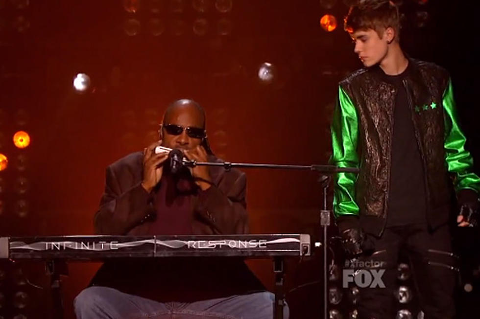 Justin Bieber Performs With Stevie Wonder + Drew on ‘X Factor’ Finale