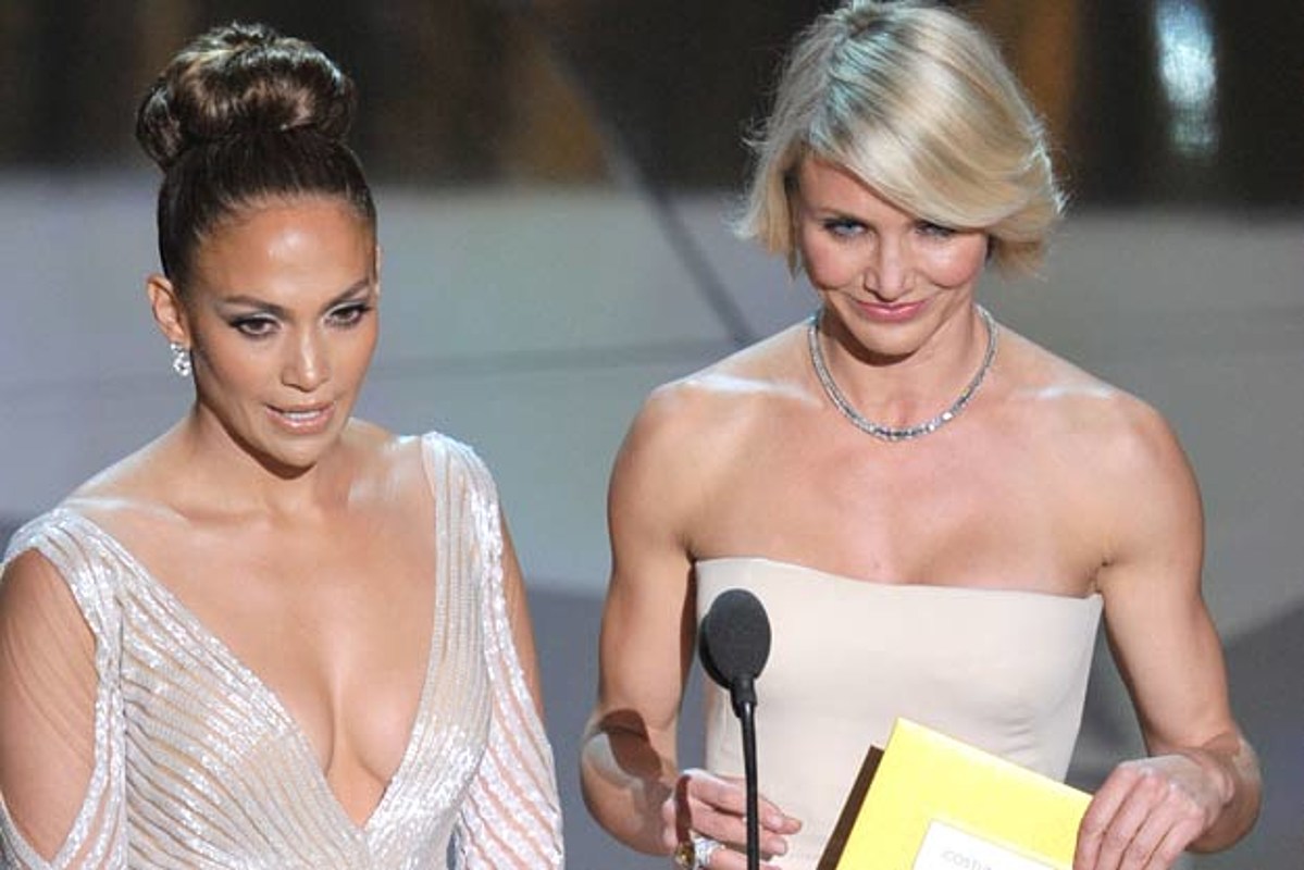 Jennifer Lopez Has a Nip Slip at 2012 Oscars.