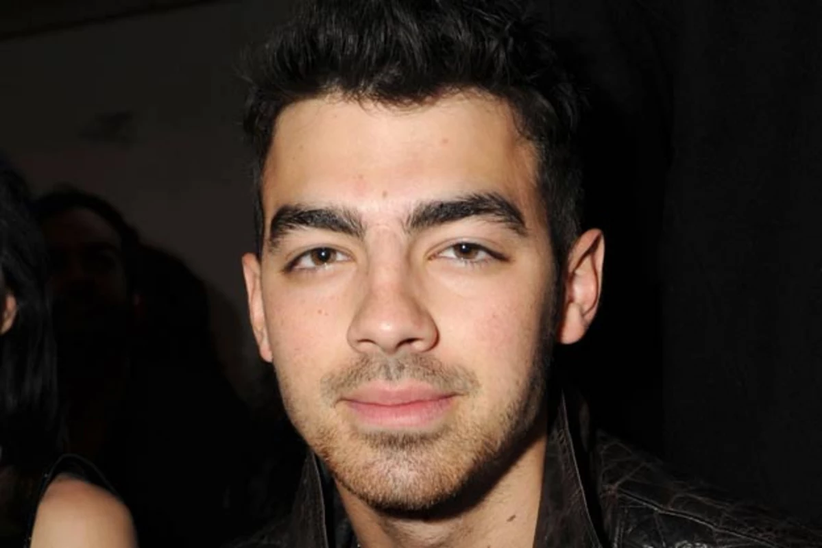 Joe Jonas Dating Sports Illustrated Model.