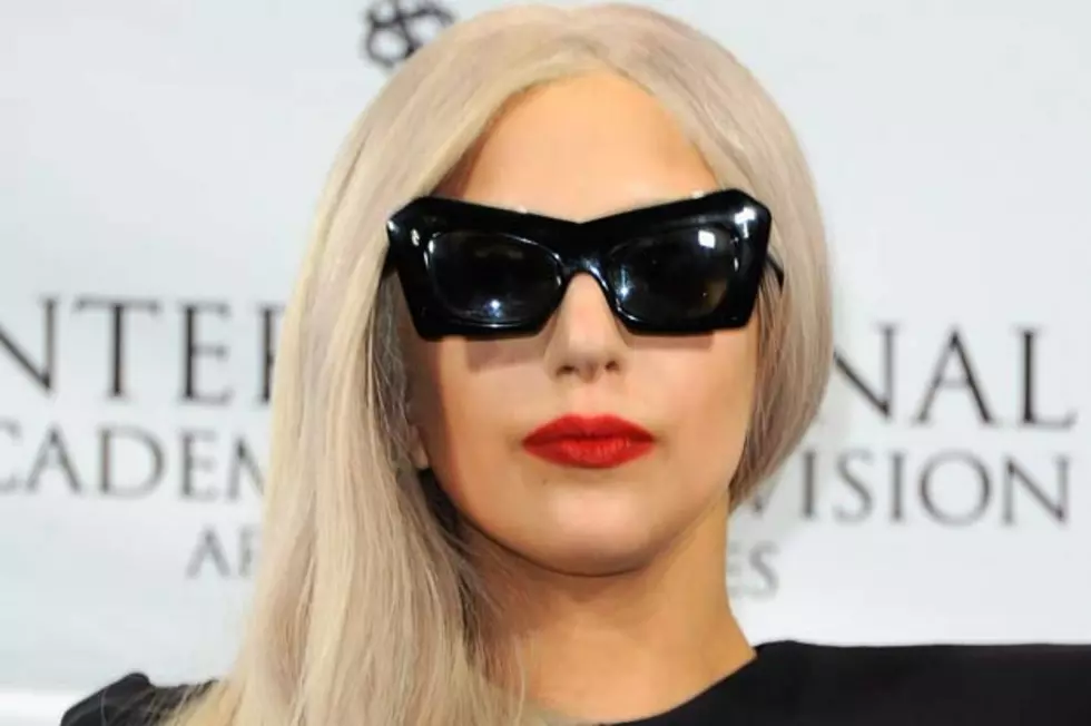 Lady Gaga Greets Diners at Parents&#8217; Restaurant