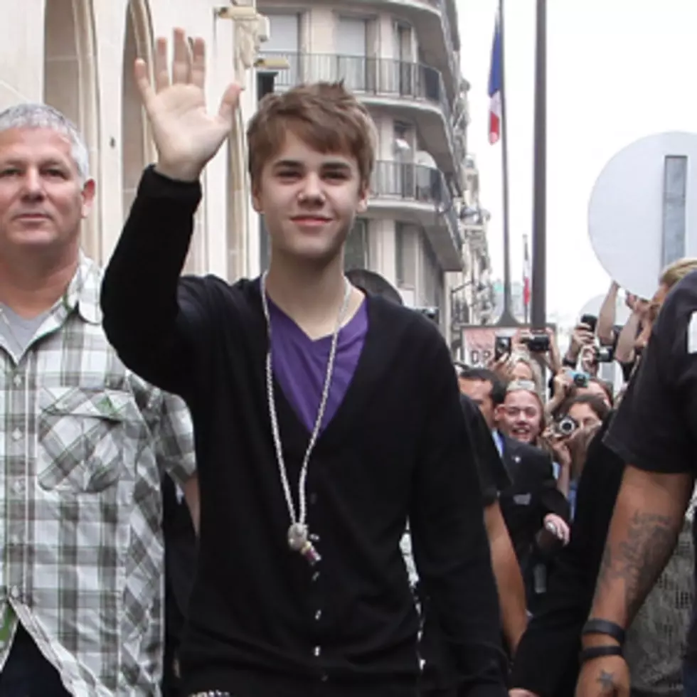 Justin Bieber Dons Purple T-Shirt