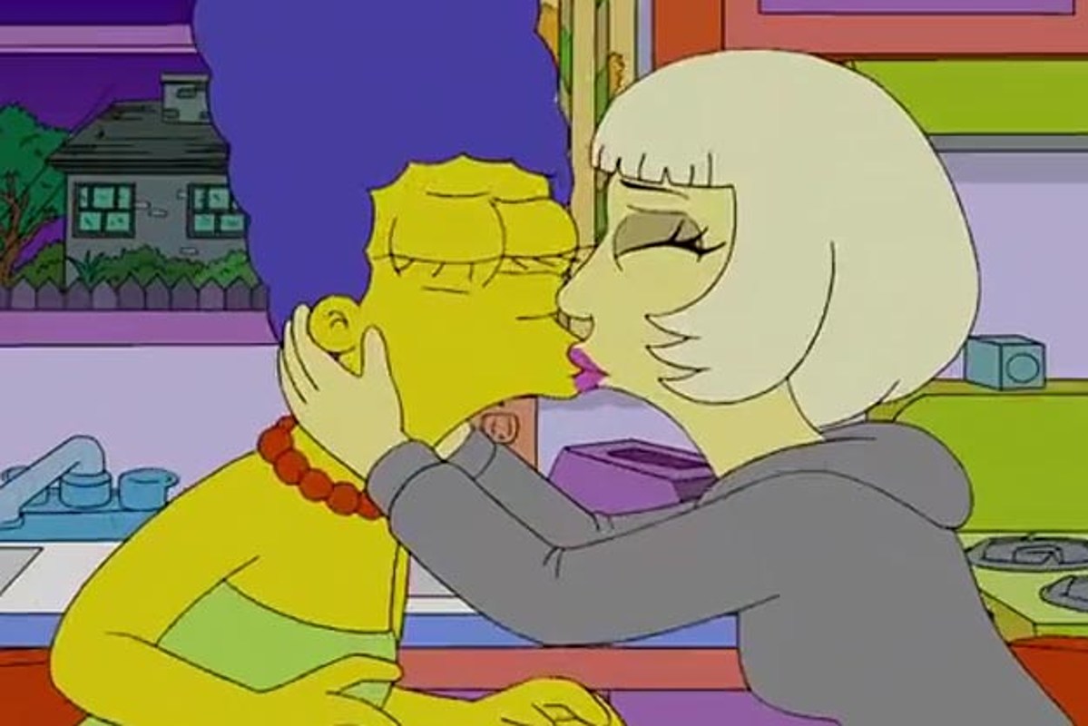 Lady Gaga Kisses Marge, Cries Diamond Tears Over Lisa's Rejection in  'Simpsons' Previews