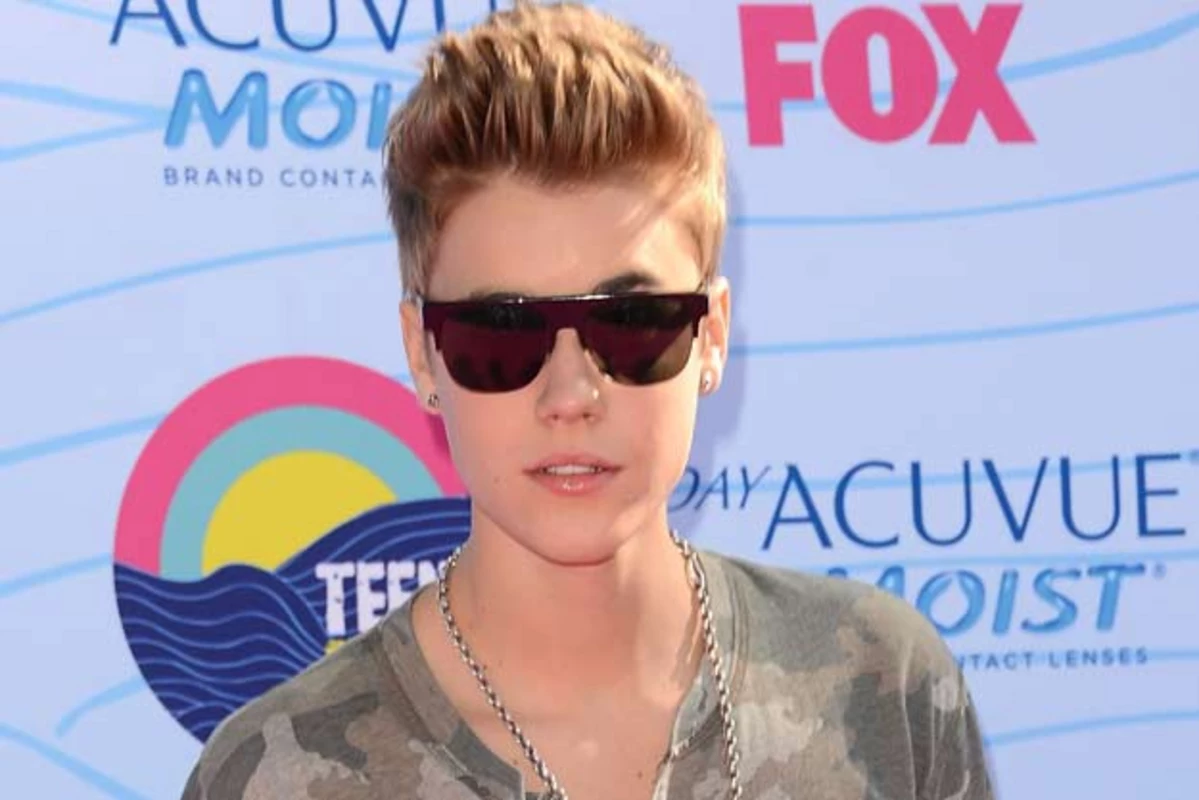 Watch a Monkey Kiss Justin Bieber!