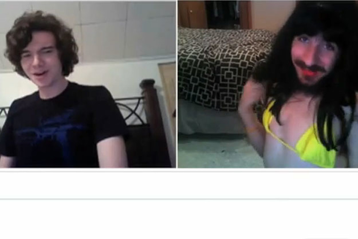Watch Bikini Clad Chatroulette Dude Perform Carly Rae Jepsen S Call Me Maybe